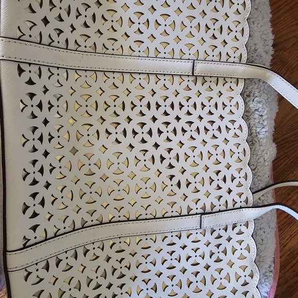 There are many brands of purses and clothing all are negotiable - Picture 15 of 16